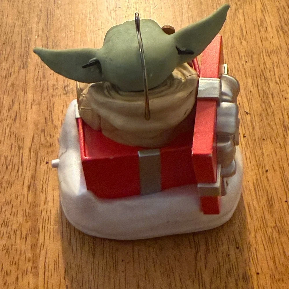 Hallmark 2022 Star Wars The‎ Mandalorian Grogu Greetings Ornament Keepsake